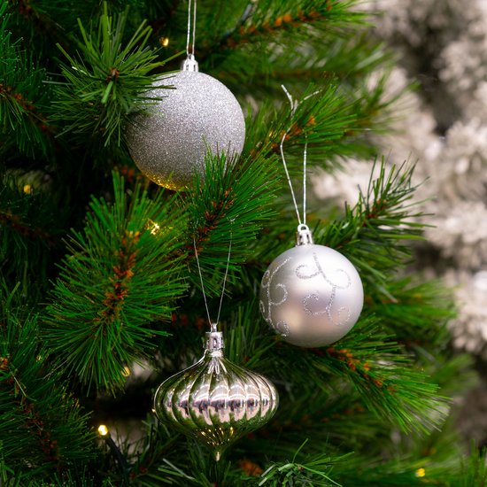 Giftsome Set de boules de Noël argentées - 60 boules de Noël en plastique - avec pic argenté - Décoration de Noël - Ø6/7 cm