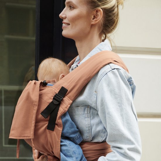 Stokke Limas Carrier Plus, Terracotta - Version 2023 (OCS) - Porte-bébé à demi-boucle - Trois positions de portage - Convient aux bébés de 1 mois / 4 kg à 18 kg