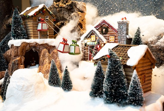 Luville Village de Noël miniature - Lot de 21 sapins en poils - Décorations de Noël d'intérieur - Décorations de Noël pour village de Noël - Hauteurs variées jusqu'à H22 x Ø8 cm - Vert