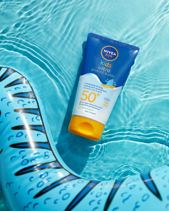 NIVEA SUN Kids Ultra Crème solaire SPF 50 Enfants - SPF 50+ - Très résistante à l'eau - Crème solaire pour le visage et le corps - 150 ml