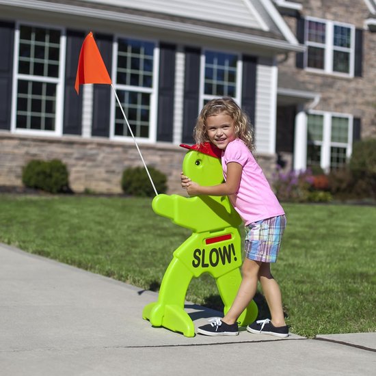 Victor Veilig avec drapeau d'avertissement rouge - Poupée de sécurité routière / Mannequin de sécurité routière en vert fluo - Attention aux enfants qui jouent - Panneau d'avertissement Kid Alert