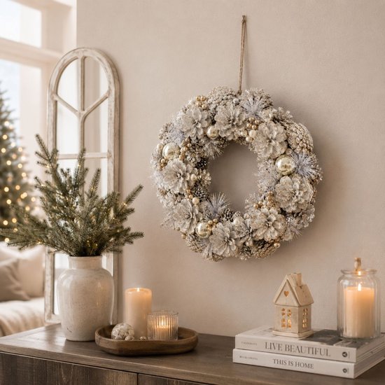 Mica Decorations : couronne de Noël Hanley H9 x Ø45 cm - Couronne de porte avec pommes de pin - Couronne de Noël pour porte et table - Décoration de Noël polyvalente - Blanche