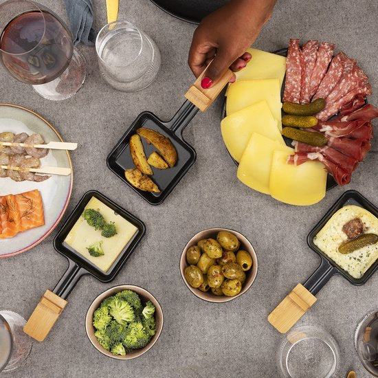 Ensemble Princess Gourmet 162645 - Raclette pour 8 personnes - Thermostat réglable - 1 400 W - Cordon d'alimentation de 2 mètres - Plaque de cuisson réversible - 8 poêlons - Acier inoxydable