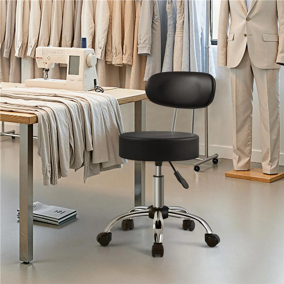 Yaheetech Tabouret de maquillage - 52 x 44,5 x 75,5-85 cm - équipé d'un coussin d'assise de 10 cm d'épaisseur et d'une rotation à 360° et d'une structure en métal chromé - pour salon et coiffeuse - simili cuir noir et métal