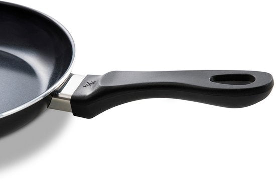 Ensemble de poêles BK Vivid, 2 pièces - 24/28 cm - Revêtement antiadhésif sans PFAS – Poêle compatible induction – Poêle en céramique - Résistante au four jusqu'à 160 °C – Poignées froides - Noir