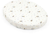 Drap-housse Stokke Sleepi Mini, Mickey Celebration - Des draps doux pour de beaux rêves - Conçu pour le matelas ovale Sleepi Mini - Sûr, élégant et lavable - 100 % coton fin percale