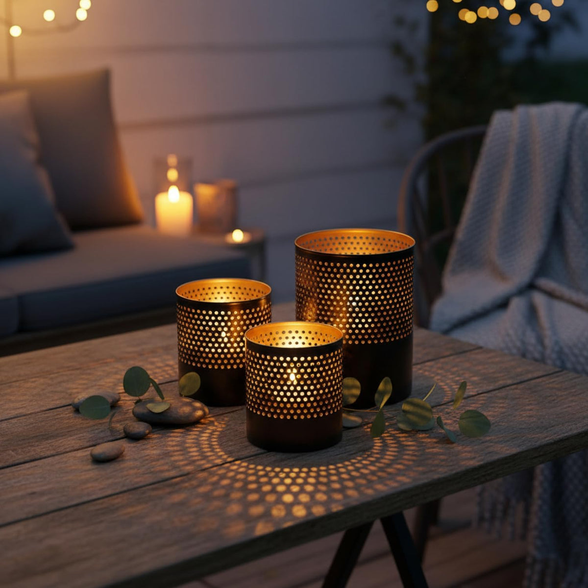 com-four® Lot de 3 lanternes en métal – Noir/Or – 7,5, 10 et 13 cm