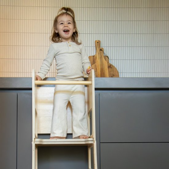 Tour d'apprentissage 2-en-1 Sunny Mae – Tour d'apprentissage et meuble de jeu en bois pour enfants – Transformable en petite table avec chaise – Avec tableau à craie – Accessoire de cuisine inspiré de la méthode Montessori – Jouet sûr et éducatif
