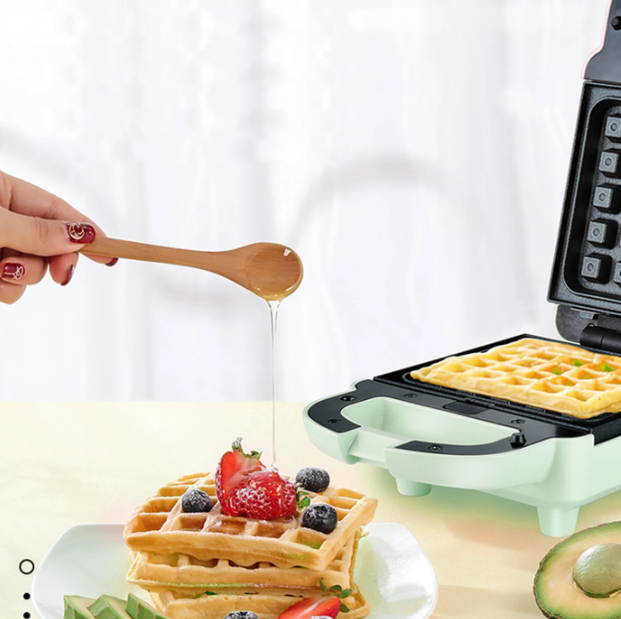 Appareil à croque-monsieur et gaufres Royalstar - 650 W - 2 plaques de cuisson interchangeables - Revêtement antiadhésif - Appareil de petit-déjeuner compact