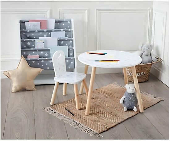Chaise haute blanche à motifs