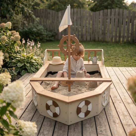 Bac à sable AXI Doris en forme de bateau avec banc de rangement, couleur beige – Drapeau et barre en bois – Bâche de protection et toile de sol incluses – Garantie de 10 ans !