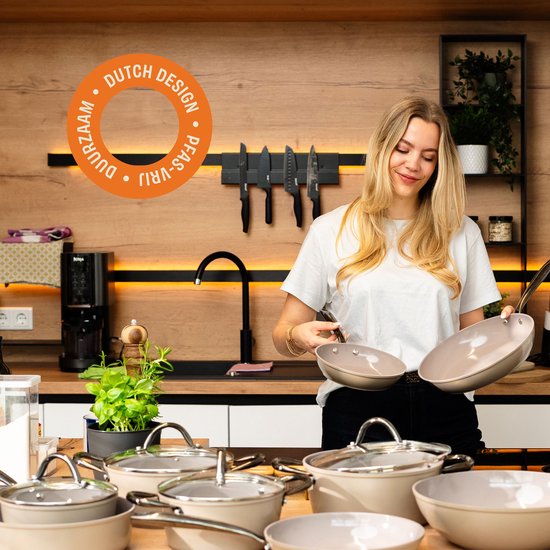 Batterie de cuisine Cook & Pan 9 pièces, couleur Taupe ou Mind - Sans PFAS - Compatible avec toutes les sources de chaleur - Batterie de cuisine garantie 7 ans - Revêtement antiadhésif résistant aux rayures - Lavable au lave-vaisselle - Gaz, induction, él