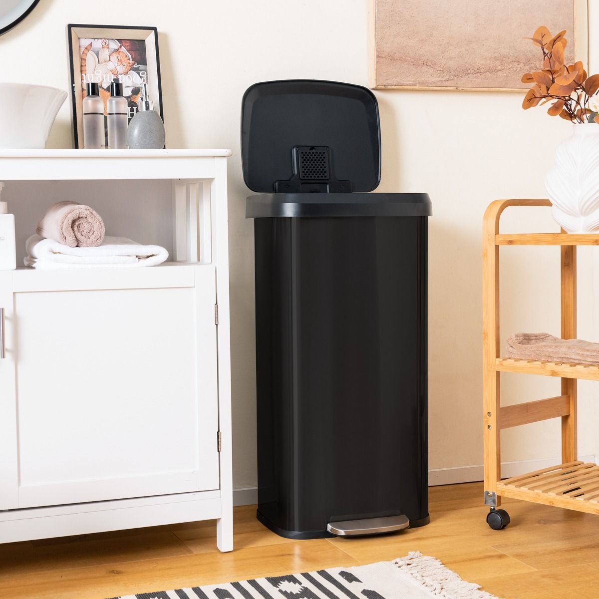 Poubelle Coast à pédale - 68 litres - couvercle à fermeture douce - compartiment désodorisant - noir