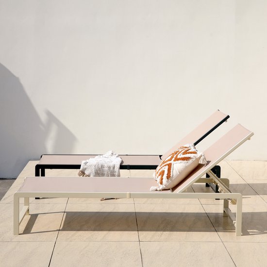 Chaise longue AXI Zane beige/marron – Structure en acier thermolaqué – Dossier à 5 positions – Assise en Textileen – 173 x 62 cm