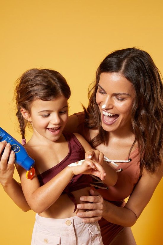 NIVEA SUN Kids Ultra Crème solaire SPF 50 Enfants - SPF 50+ - Très résistante à l'eau - Crème solaire pour le visage et le corps - 150 ml