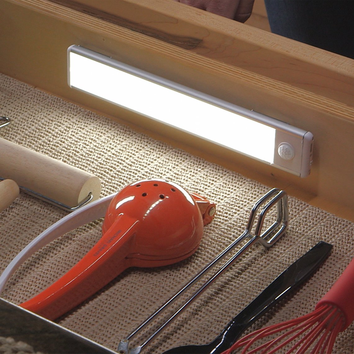 Bande lumineuse LED HandyLUX Slim Bright - Fixation magnétique - Avec détecteur de mouvement - Fonctionnement sans fil