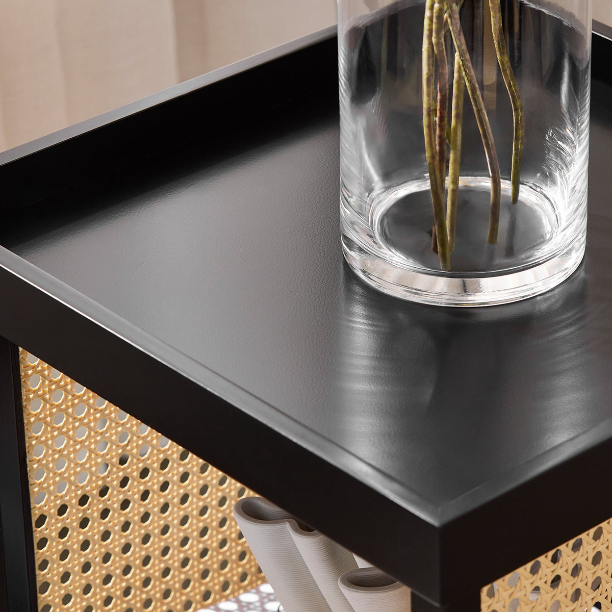 SoBuy table d'appoint HFBT03-SCH - 40×40×60 cm - noir-jaune - châssis en bambou & compartiment de rangement ouvert