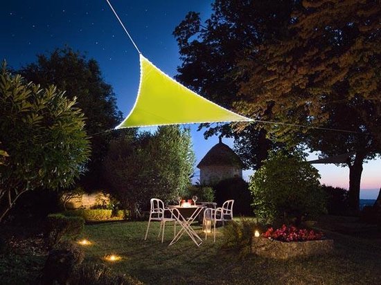 Toile d'ombrage Perel avec 107 LED, hydrofuge, 3,6 x 3,6 x 3,6 m, 160 g/m², IP44, énergie solaire, polyester, forme triangulaire, vert citron