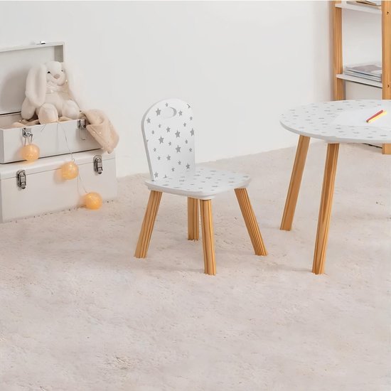 Chaise haute blanche à motifs