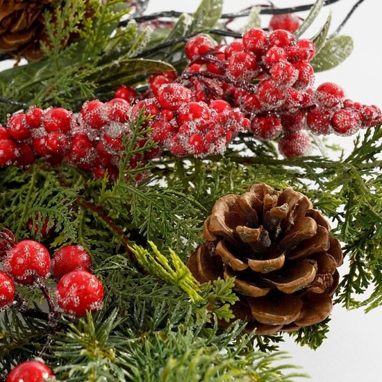 Mica Decorations Couronne de Noël Randell - Décoration de Noël à effet enneigé - Couronne de porte facile à accrocher - Décoration avec des baies et des pommes de pin - Ø 50 cm - Rouge