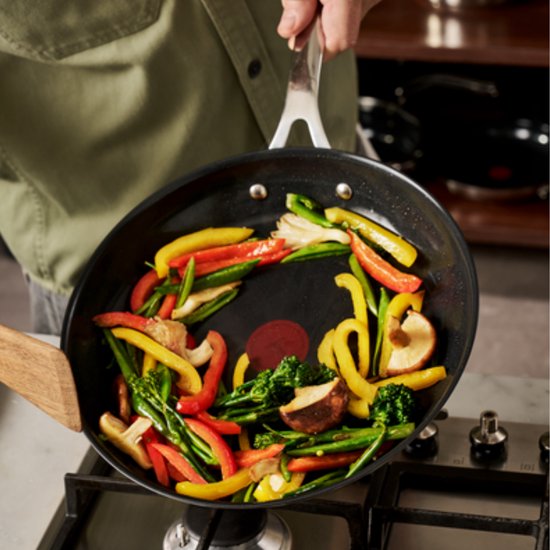 Wok en céramique Jamie Oliver by Tefal Classic Cook 30 cm + 1 protège-poêle - Induction - Sans PFAS