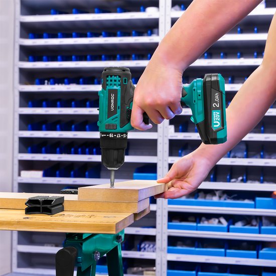 VONROC Perceuse sans fil 20V - 19 positions de vissage + position de perçage - Batterie 2.0Ah, chargeur rapide et 46 accessoires inclus dans une mallette de luxe