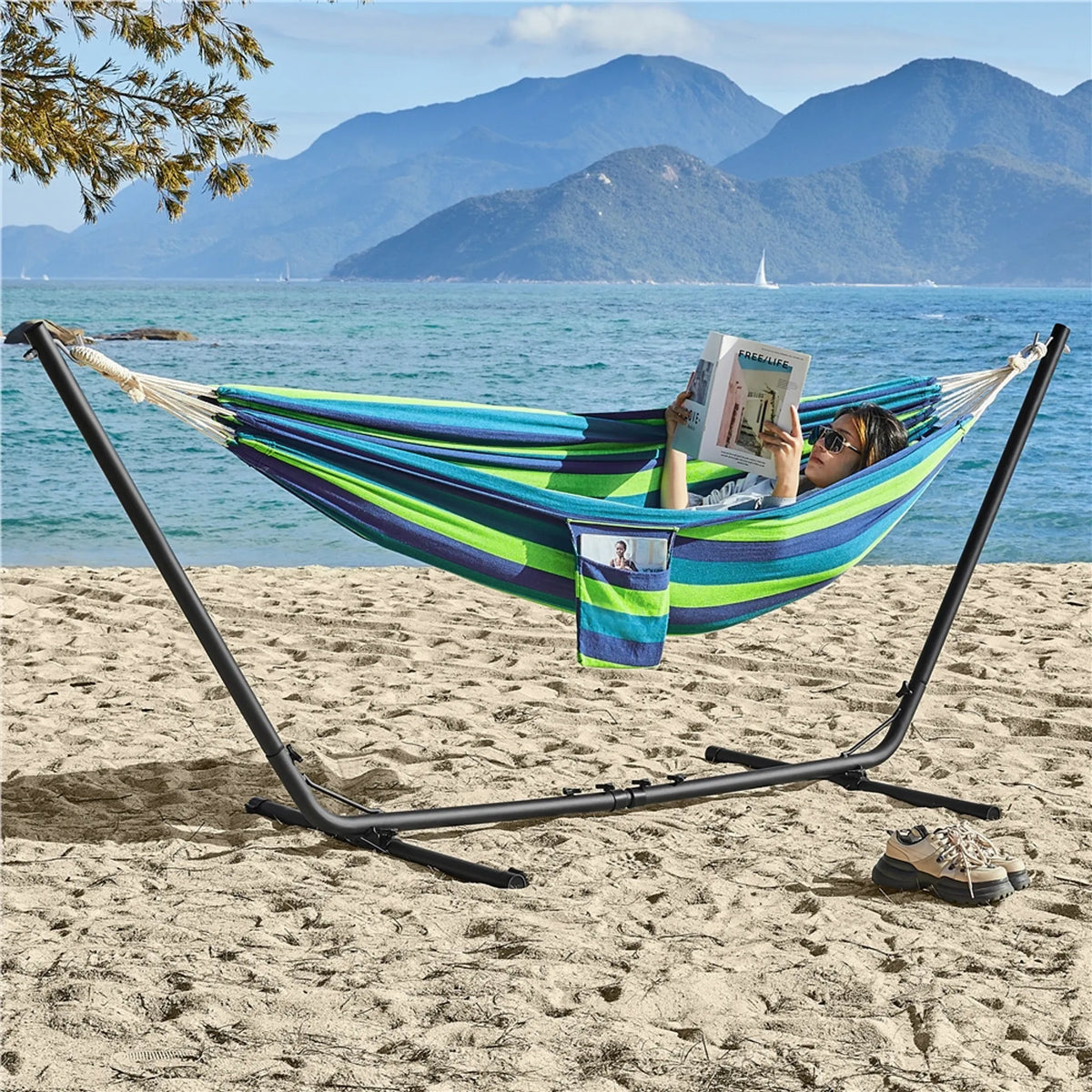 Hamac de camping Yaheetech avec armature en acier – 294/304/314 cm – Rayures bleu-vert – Capacité de charge de 205 kg