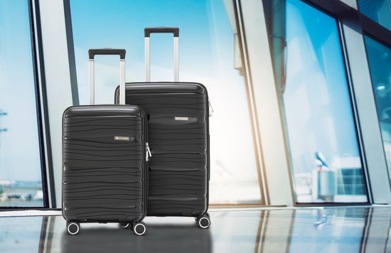 SKYCASES Travelin' Charm - Valise de voyage moyenne 24 pouces - Serrure numérique - 41x24x69 cm - 68L - Légère, imperméable et durable - Noir