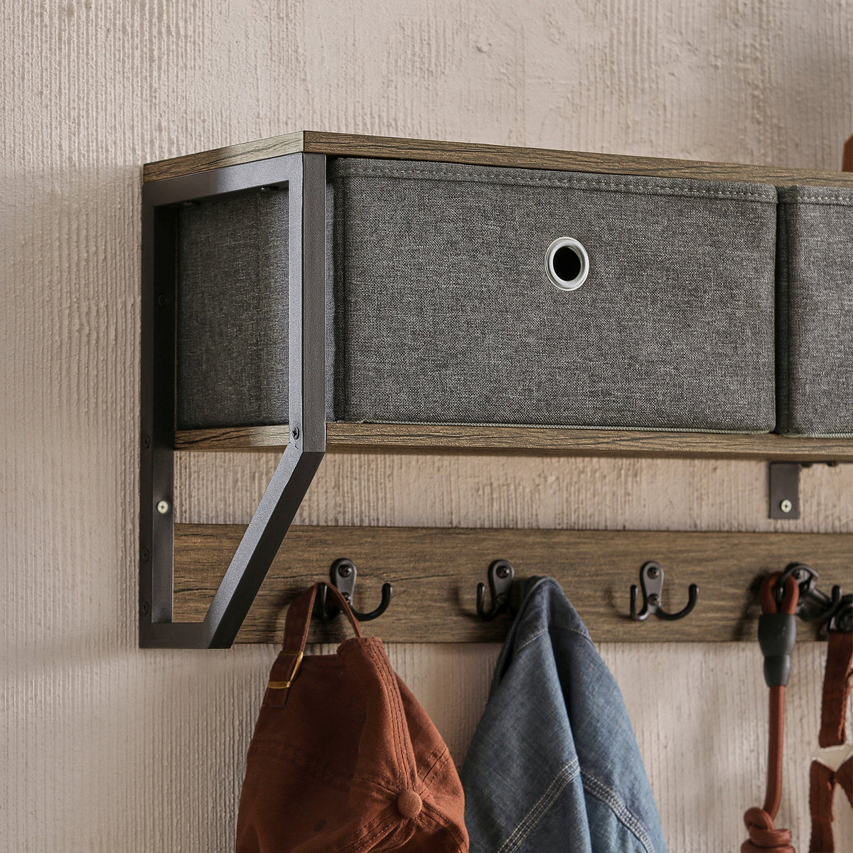 SoBuy Porte-manteau mural - Porte-manteau suspendu avec 3 paniers et 7 crochets - Max. 22KG - 100 x 20 x 30 cm - Couleur bois