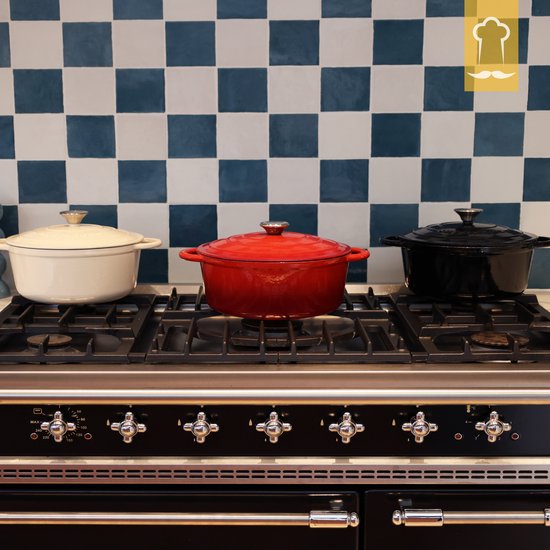 Casserole en fonte Chefarone 4,7 L - Sans PFAS - Casserole avec couvercle - Compatible avec toutes les sources de chaleur - Casserole Ø 26 cm - Émaillée noire - Cadeau pour femmes