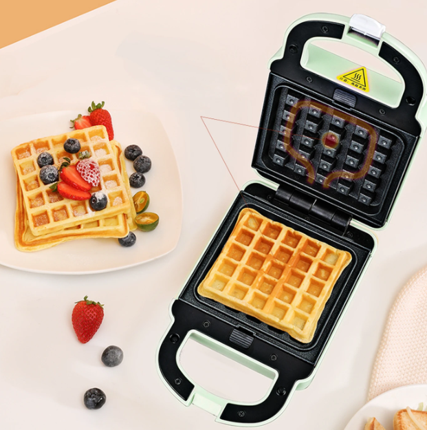 Appareil à croque-monsieur et gaufres Royalstar - 650 W - 2 plaques de cuisson interchangeables - Revêtement antiadhésif - Appareil de petit-déjeuner compact