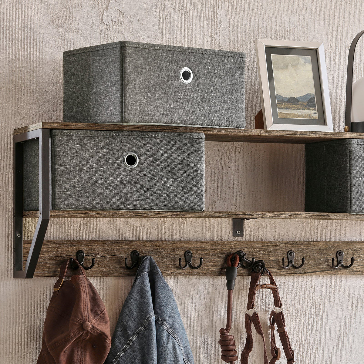 SoBuy Porte-manteau mural - Porte-manteau suspendu avec 3 paniers et 7 crochets - Max. 22KG - 100 x 20 x 30 cm - Couleur bois