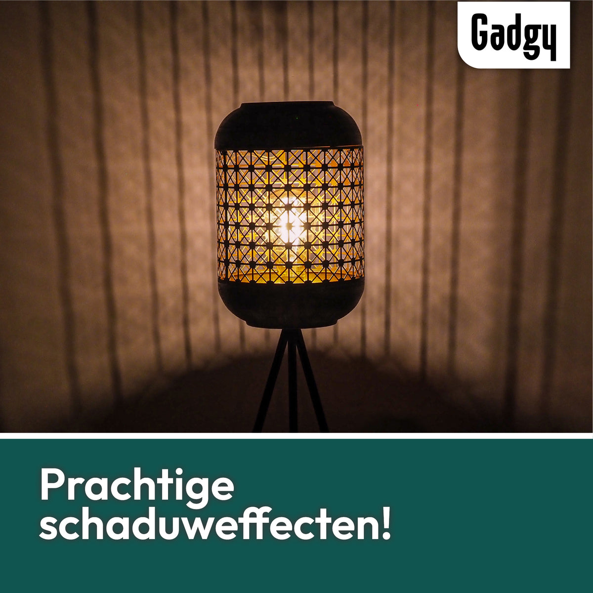 Gadgy Solar Tuinverlichting Staande Lamp Terras - Buitenlamp Zonne Energie Balkon & Tuin - Driepoot Tuinlamp Led Buiten - Tuinverlichting op Zonneenergie - Lantaarn voor Buiten Verlichting - Tuinlampen - Zilver / Zwart / Goud