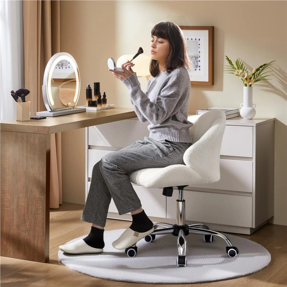 Yaheetech : élégante chaise pivotante au design en coquille, 76,5-86 cm – Blanc neige – Polyester et métal