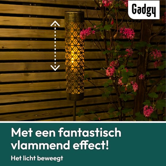 Éclairage de jardin Gadgy Solar – 2 lampadaires avec effet de flamme vacillante – Métal doré – Lampes d'ambiance LED à énergie solaire – Pour l'extérieur – Résistantes aux intempéries – Hauteur : 98 cm – Piquet de sol