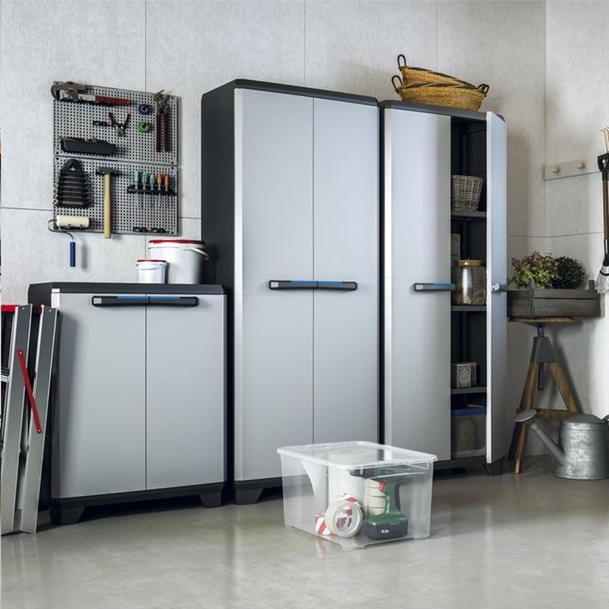 Kis Linear Opbergkast hoog- 68x173x39 cm - Grijs/Zwart