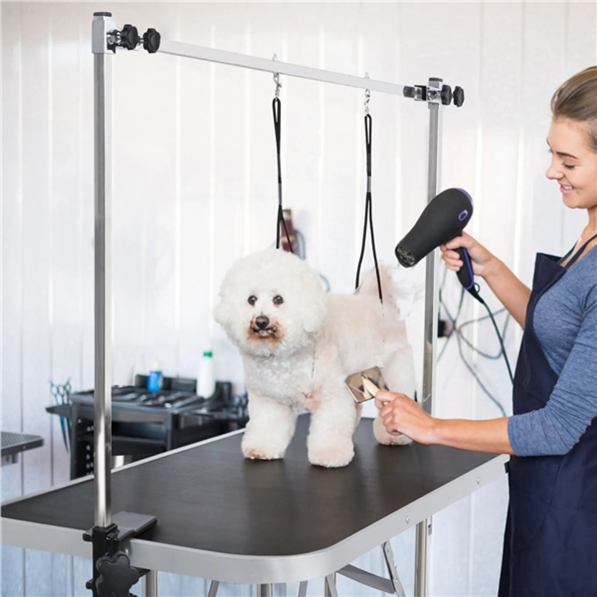 Yaheetech - Table de parage avec double bras de parage - équipée d'un plateau antidérapant, d'un cadre pliable et d'un panier en maille - pour grands chiens et chats - métal noir, cuir synthétique et Mdf - 118 x 60.9 x 177 cm
