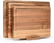 Deleca 3x Set de planches à découper Culina - Epaisseur 3 cm - Planches à découper (33x25 / 38x28 / 43x30 cm) - Avec support - Pour la cuisine, planche à servir, planche à fromage, planche à boire, planche à découper et planche à tapas - Bois d'acacia