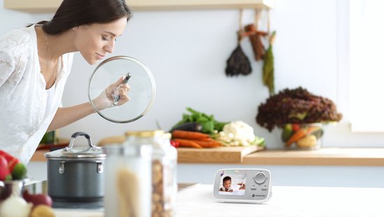 Babyphone Motorola Nursery avec caméra - Baby Monitor VM482 - Caméra pour bébé avec écran couleur de 2,4 pouces, communication bidirectionnelle, capteur de température et vision nocturne infrarouge - Portée de 300 m