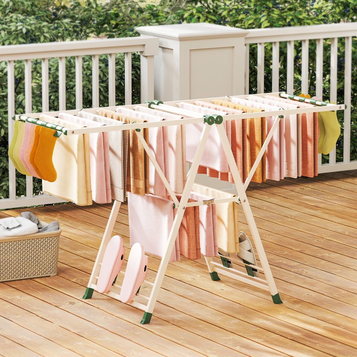 Séchoir à linge pliable Coast - ailes réglables - pinces à chaussettes et supports à chaussures - blanc/beige 163 cm