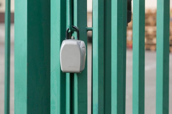 Master Lock : coffre-fort mural renforcé à clé 5414EURD