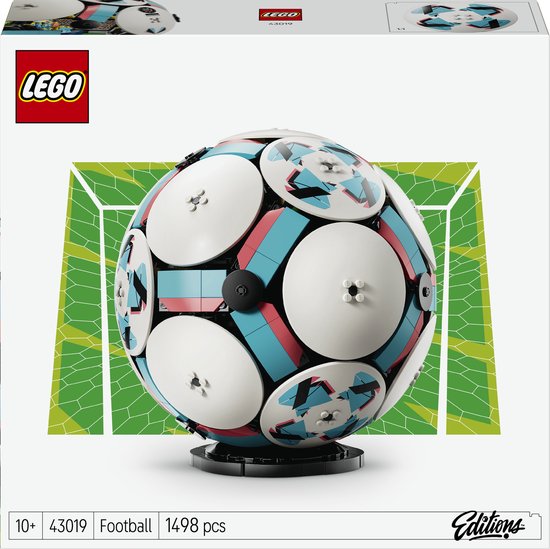 LEGO Editions Football - Kit de construction 3D avec mini-stade - Cadeau d'anniversaire pour les garçons, les filles et les fans de football à partir de 10 ans - 43019