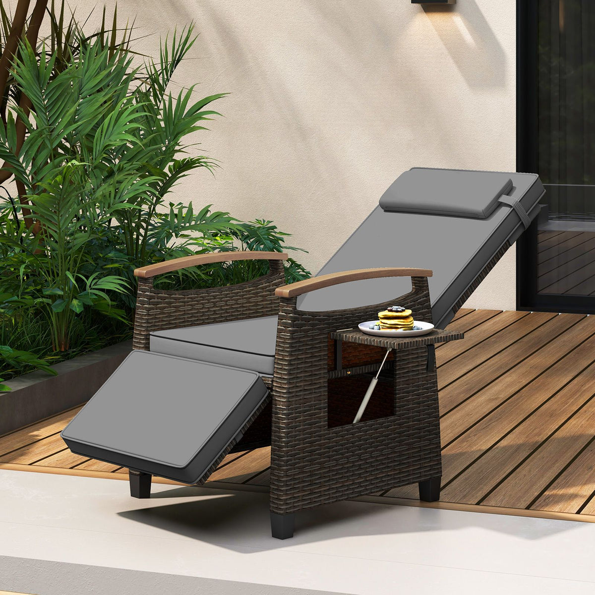 Fauteuil de détente Coast en rotin gris - Dossier inclinable à 150° - Avec repose-pieds et table d'appoint - 79-142 x 60 x 105-72 cm