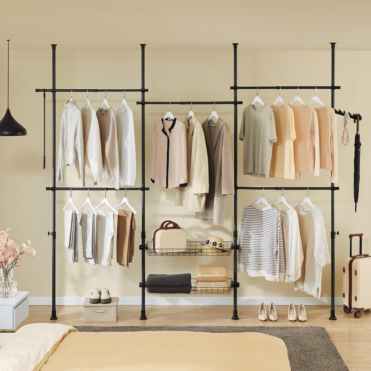 SoBuy Porte-vêtements télescopique KLS04-II-SCH - 209-311 × 200-295 cm - Noir - Penderie ouverte réglable avec barres et étagères