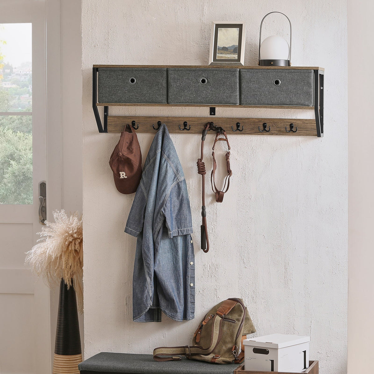 SoBuy Porte-manteau mural - Porte-manteau suspendu avec 3 paniers et 7 crochets - Max. 22KG - 100 x 20 x 30 cm - Couleur bois
