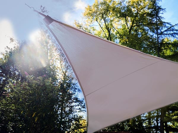 Perel Schaduwdoek met 107 leds, waterafstotend, 3.6 x 3.6 x 3.6 m, 160 g/m², IP44, zonne-energie, polyester, driehoek, taupe