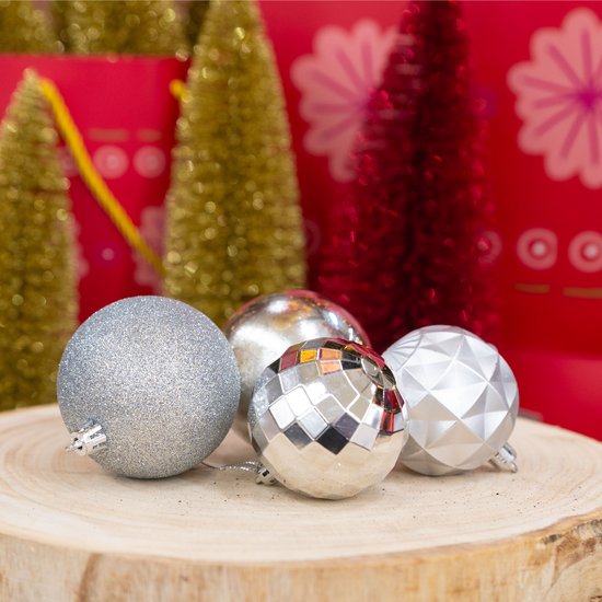 Giftsome Set de boules de Noël argentées - 60 boules de Noël en plastique - avec pic argenté - Décoration de Noël - Ø6/7 cm